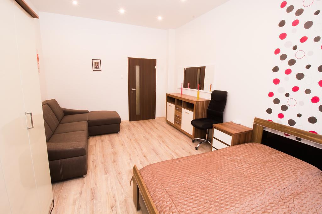 Apartment Ve Smeckach With A Big Terrace 프라하 외부 사진
