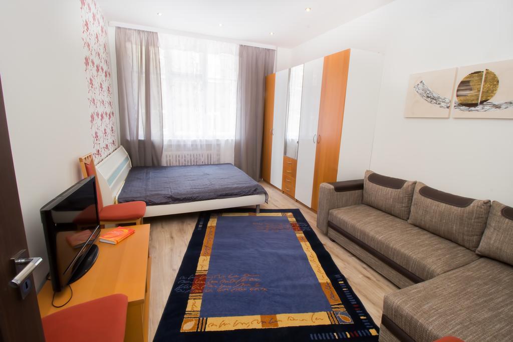 Apartment Ve Smeckach With A Big Terrace 프라하 외부 사진