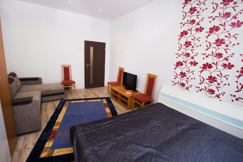 Apartment Ve Smeckach With A Big Terrace 프라하 외부 사진
